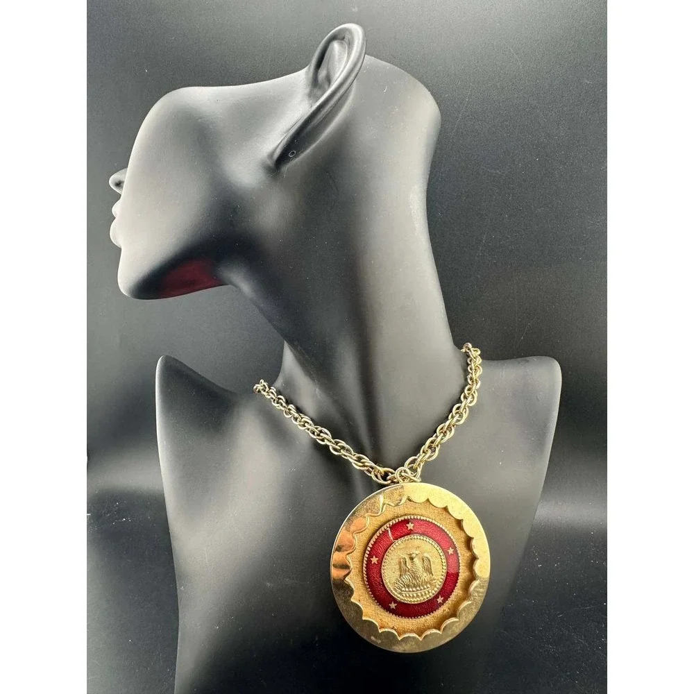Vintage Gold Tone Eagle Medallion Red Enamel Star Pendant Necklace 051 (139)